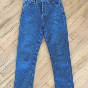 Levi’s Wedgie Straight Jeans in Love In The Mist Wash Size 26